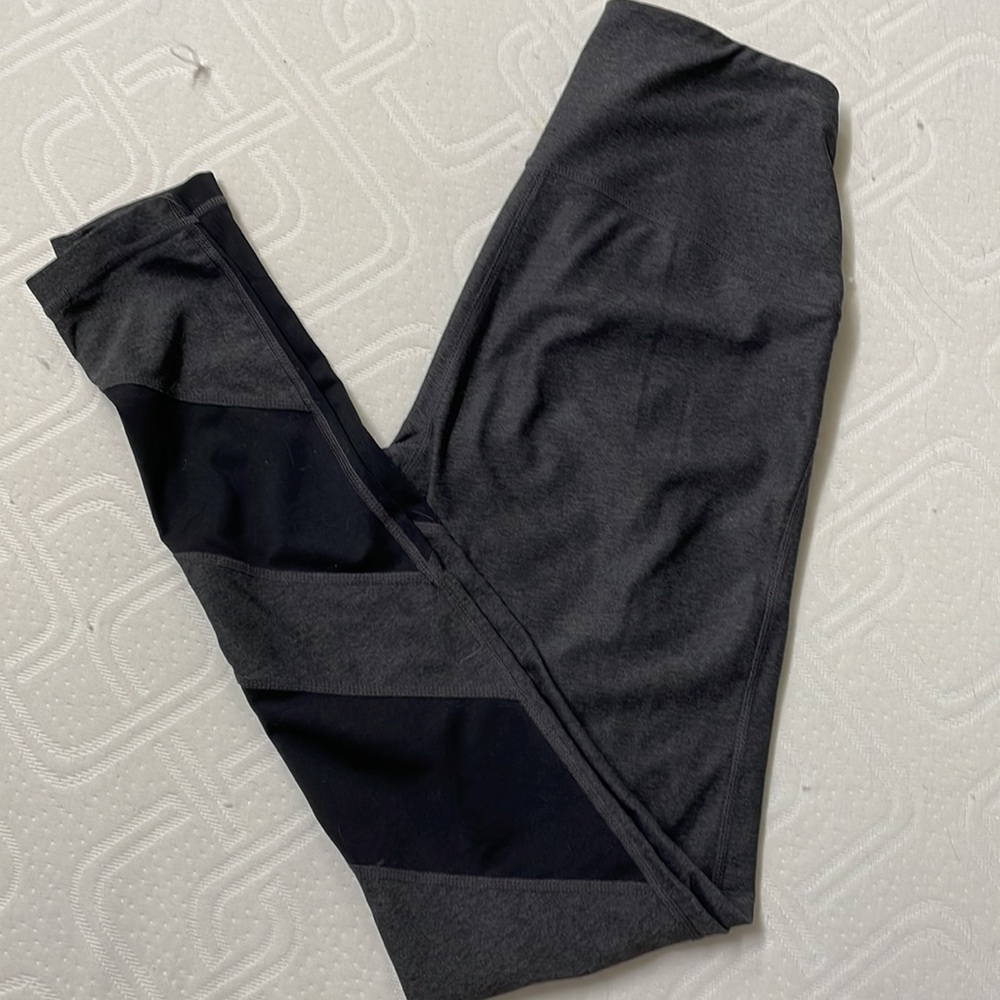 Size XS gray and black Zella leggings